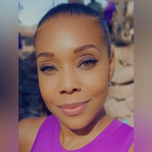 Meet your Posher, Denetra